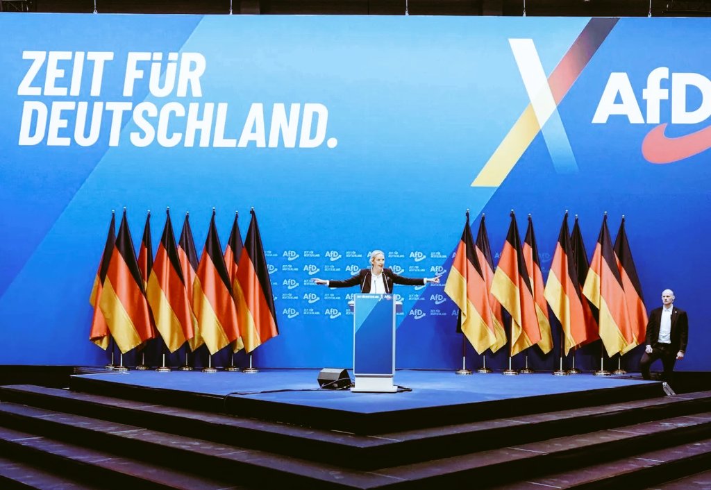💙🇩🇪Heimatliebe ist kein Verbrechen🇩🇪💙

Willkommen in Absurdistan, dem Land, in dem man sich erst mal entschuldigen muss, wenn man sagt: „Ich liebe mein Land.“ Hierzulande darfst du alles feiern – solange es nicht deutsch ist. 

Drag-Shows für Vorschüler? Mutig! 
Die eigene