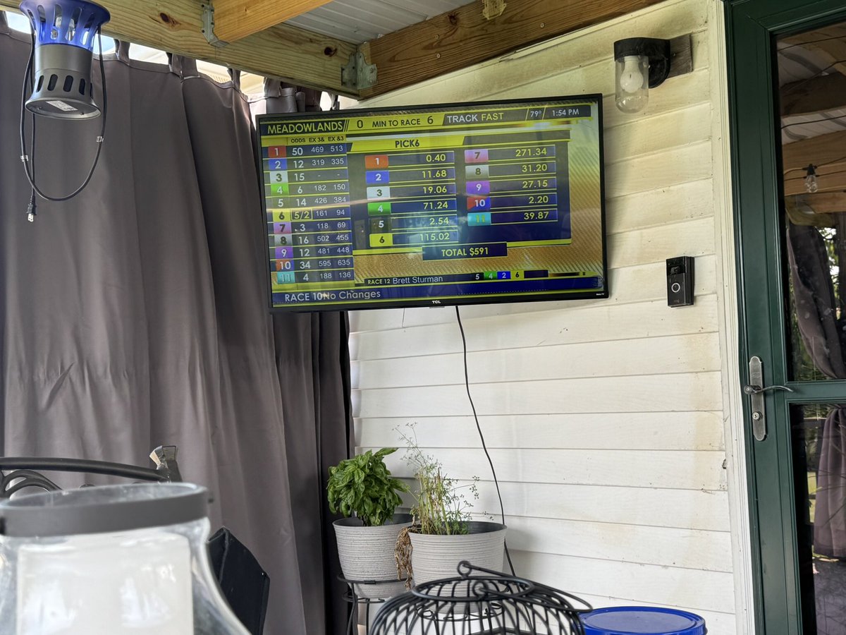 ArdenaDailey's tweet photo. Low key afternoon watching the #HAMBO2025 from the @TheMeadowlands! Beautiful weather here in Ohio!! @JessicaOtten1 @DaveLittleBigM @JennaBAOtten @HPEmilyG @kenvoiceover @gabe_prewitt @john_rallis https://t.co/1eFXVL8PUw