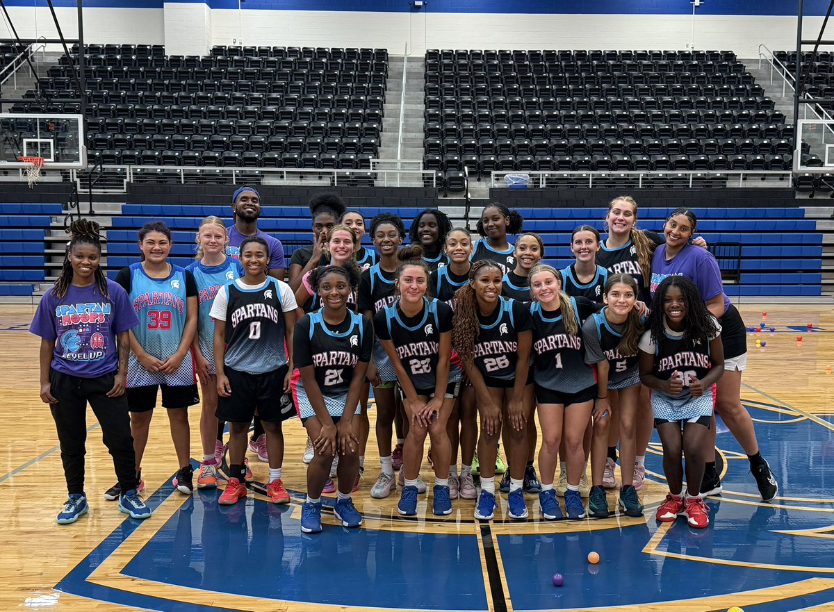 Brookeautumn Robinson tweet media