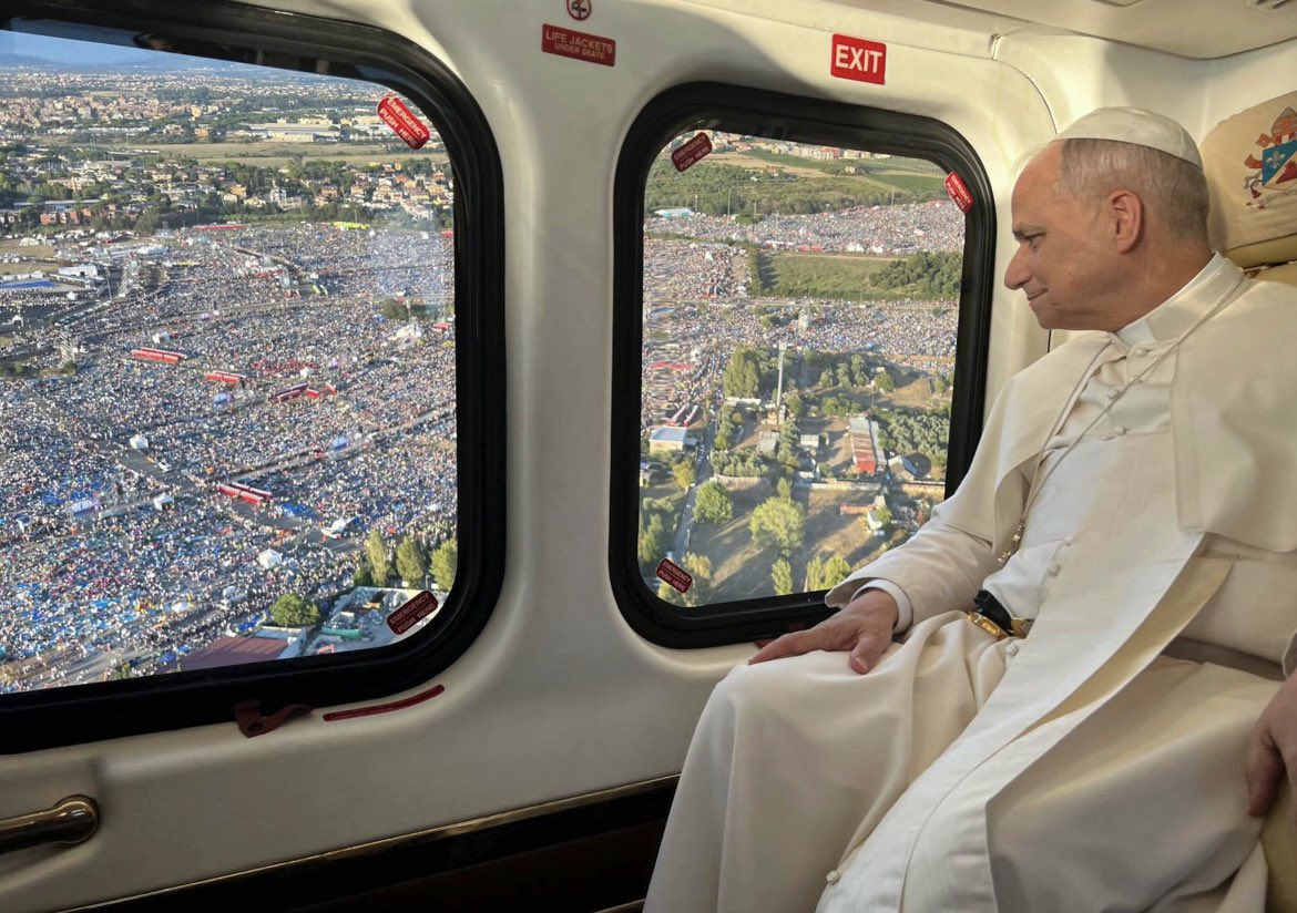 La generazione di Papa Leone dall'alto.
Un milione di pellegrini alla Veglia del Giubileo dei Giovani.
📷 Vatican Media