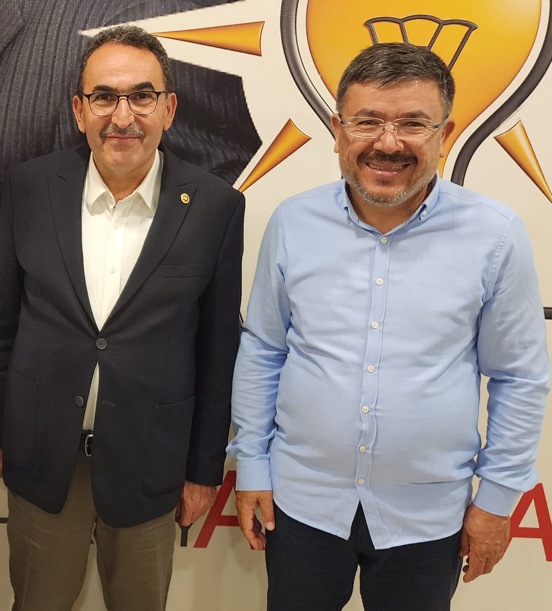 Partimizin her kademesinde samimi bir gayretle görev yapan mücadele insanı, İl Başkan Yardımcım, çok değerli dava arkadaşım, dostum, kardeşim Şaban İş’in vefatının derin üzüntüsü içindeyim.  

Merhum kardeşime Cenab-ı Allah’tan rahmet diliyor; kederli ailesinin hüznünü