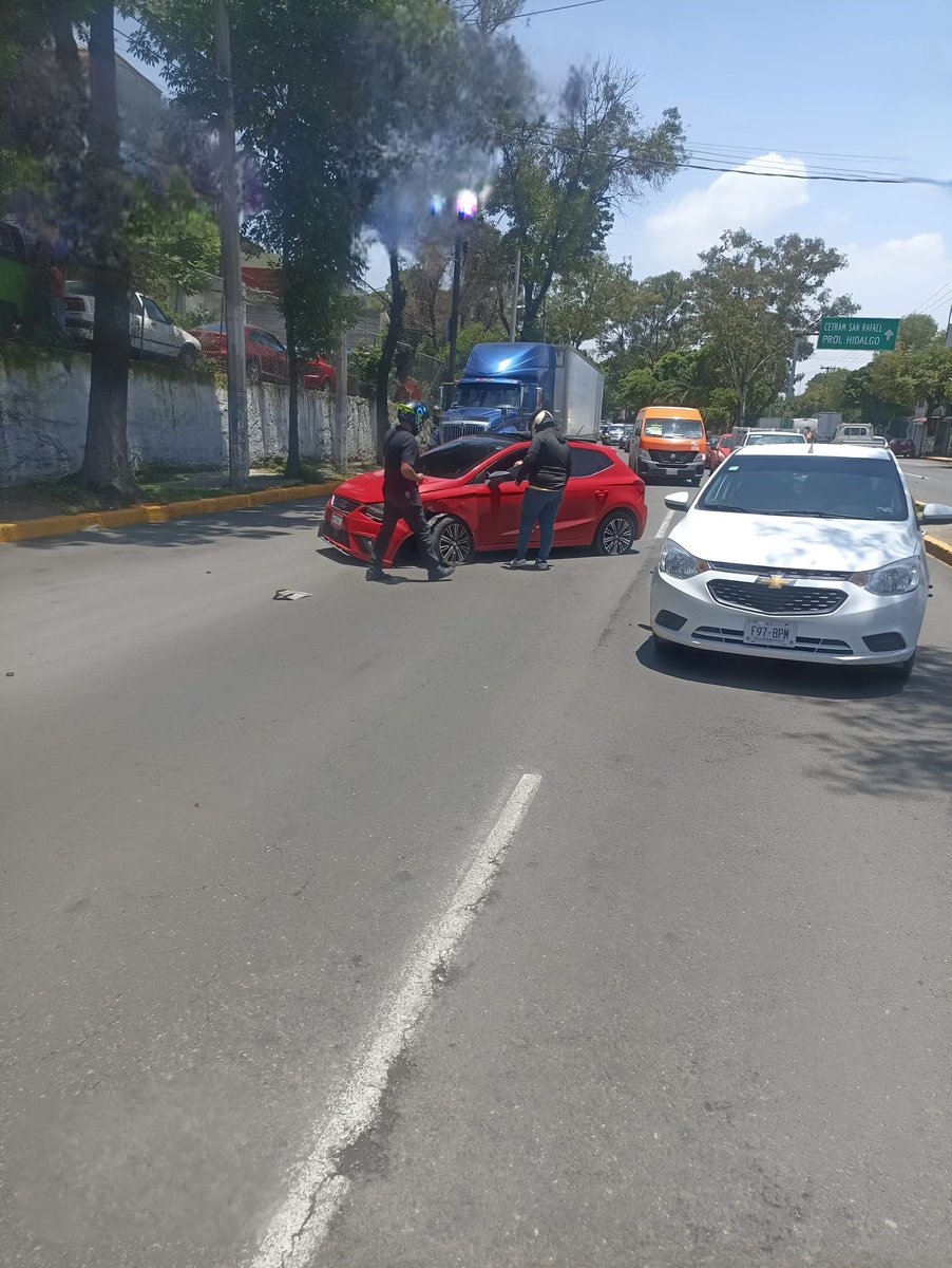 en Barrientos, tiro un poste, pasando el semáforo de la entrada a la blanca. #tlalnepantla