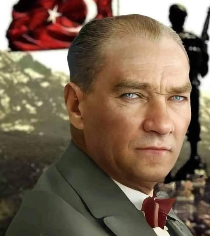 Atatürk'ün yakışıklılığı, sadece fiziksel özellikleriyle değil, aynı zamanda karizması, duruşu ve ileri görüşlülüğüyle birleşen bütüncül bir çekicilikti.
#DünyaYakışıklılarGünü
❤️🇹🇷
