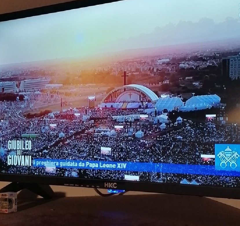 MiniatiMeri's tweet photo. #GiubileodeiGiovani
#25anniDopo #la #stessa #bellezza❤️❤️❤️🙏 https://t.co/65LqE7nRes