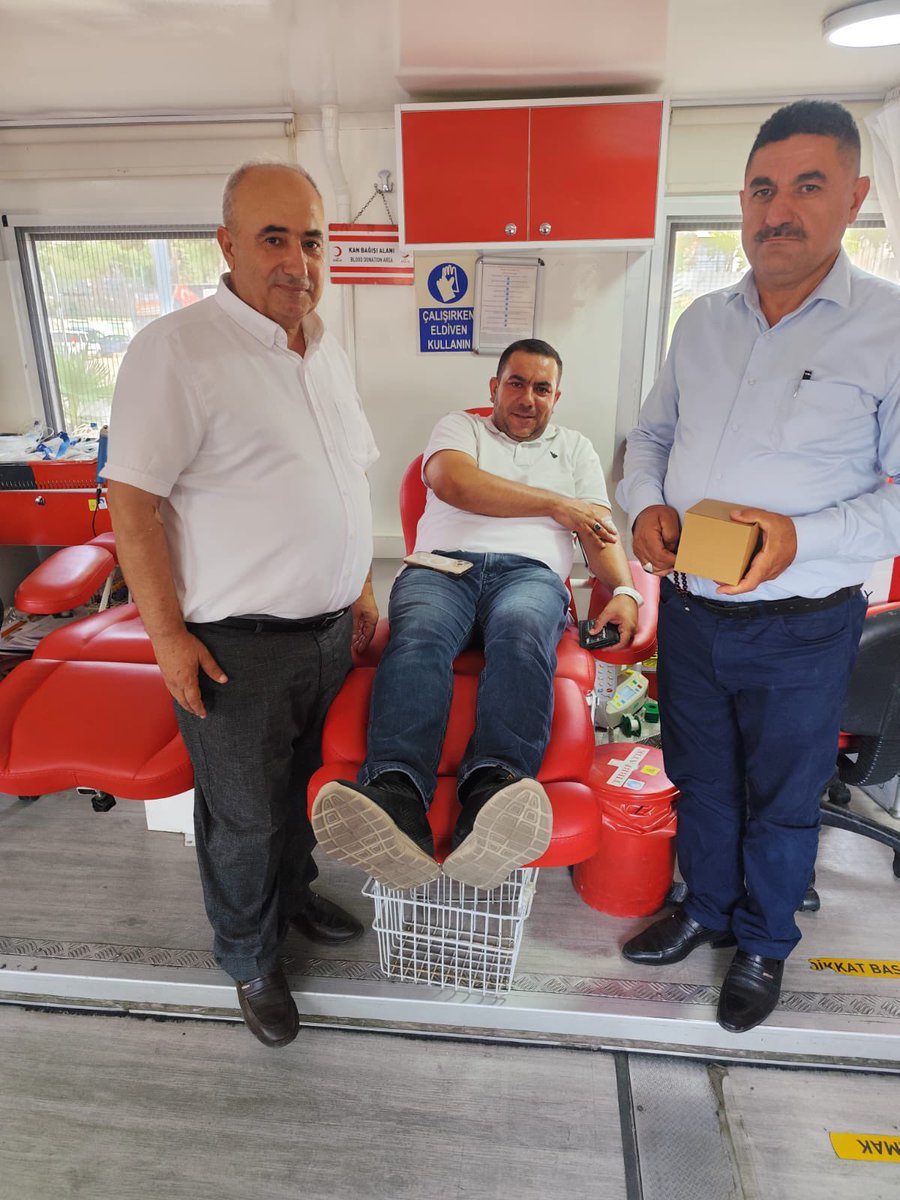 AK Parti Beşiri İlçe Teşkilatı olarak Kızılay’a kan bağışında bulunduk.
Hayırlara vesile olsun inşallah.
#AKPartiBeşiri #Kızılay #KanVerHayatKurtar 

<a href="/hasanokay72/">Hasan okay</a> 
<a href="/SansiHuseyin/">Hüseyin Şansi</a> 
<a href="/fnasiroglu/">Ferhat NASIROĞLU</a> 
<a href="/72akpartibatman/">AK Parti Batman</a>