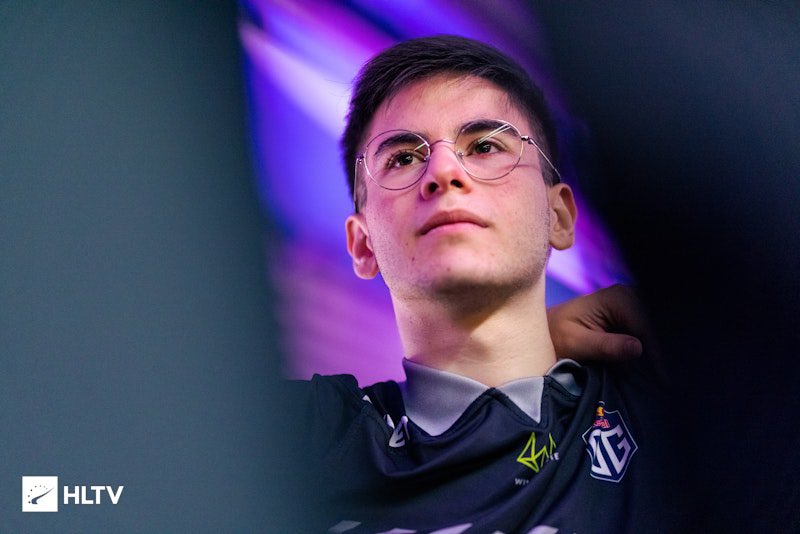 The 6th mouse player ✨✨