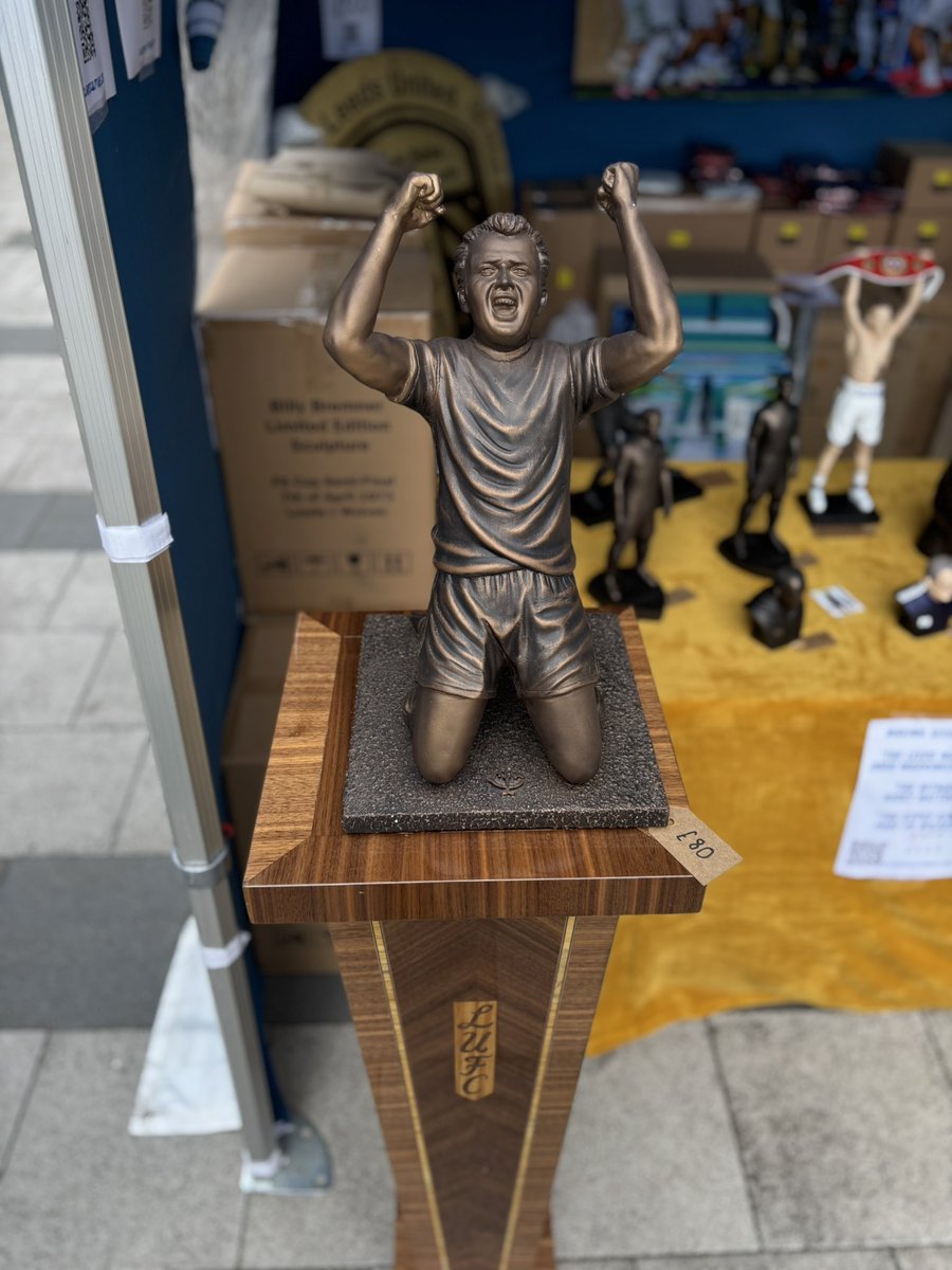 King Billy at The Springs Leeds today and will also be around tomorrow between 10-3pm! reduced from £119 to £80! MOT 💙💛 #lufc #BillyBremner #BremnerStatue