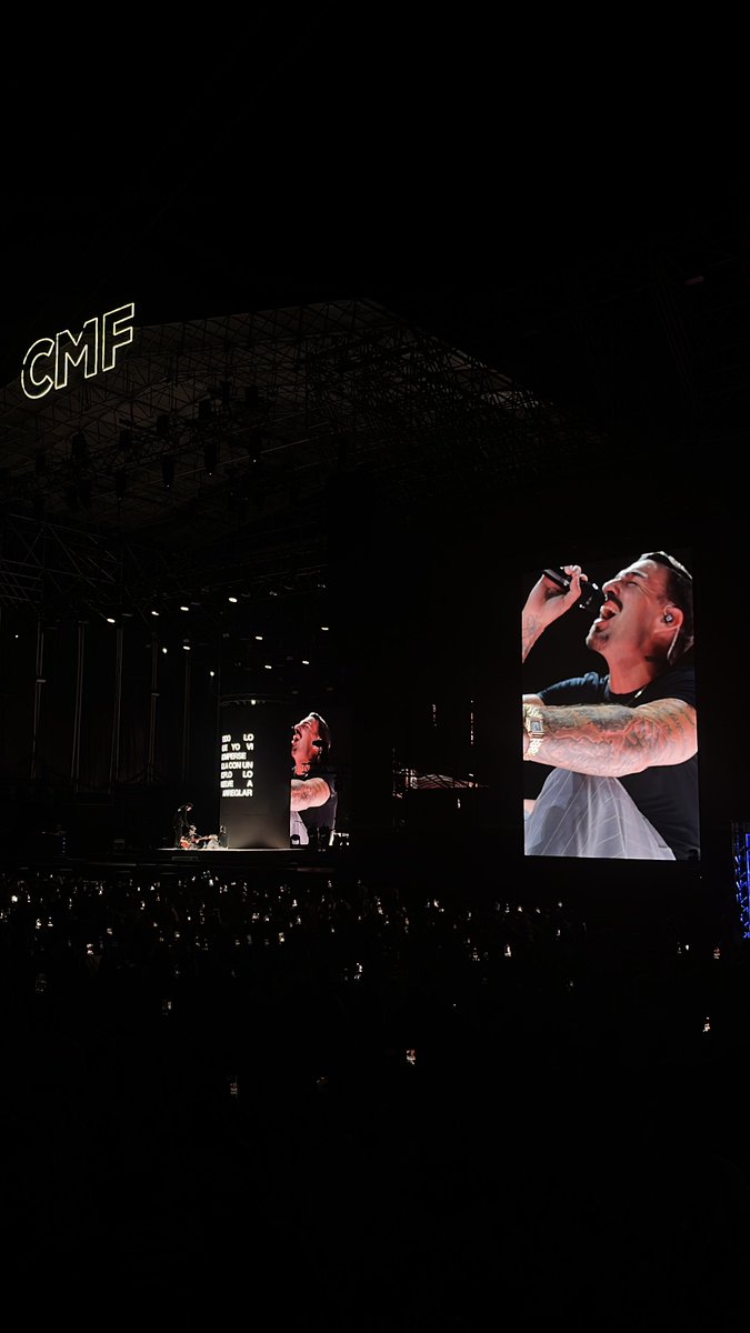 silkyfall's tweet photo. Oficialmente vi en vivo a unos de mis cantantes favoritos de toda la vida, gracias a mi pareja, con él lo he disfrutado el doble💛 https://t.co/Pg0LUZqT9q