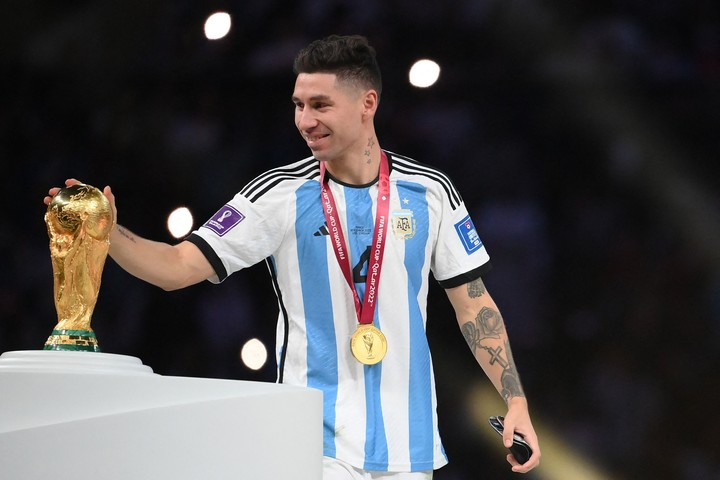 _franco30_'s tweet photo. Mi campeón del mundo es mejor que el tuyo https://t.co/h0RGY7g1np