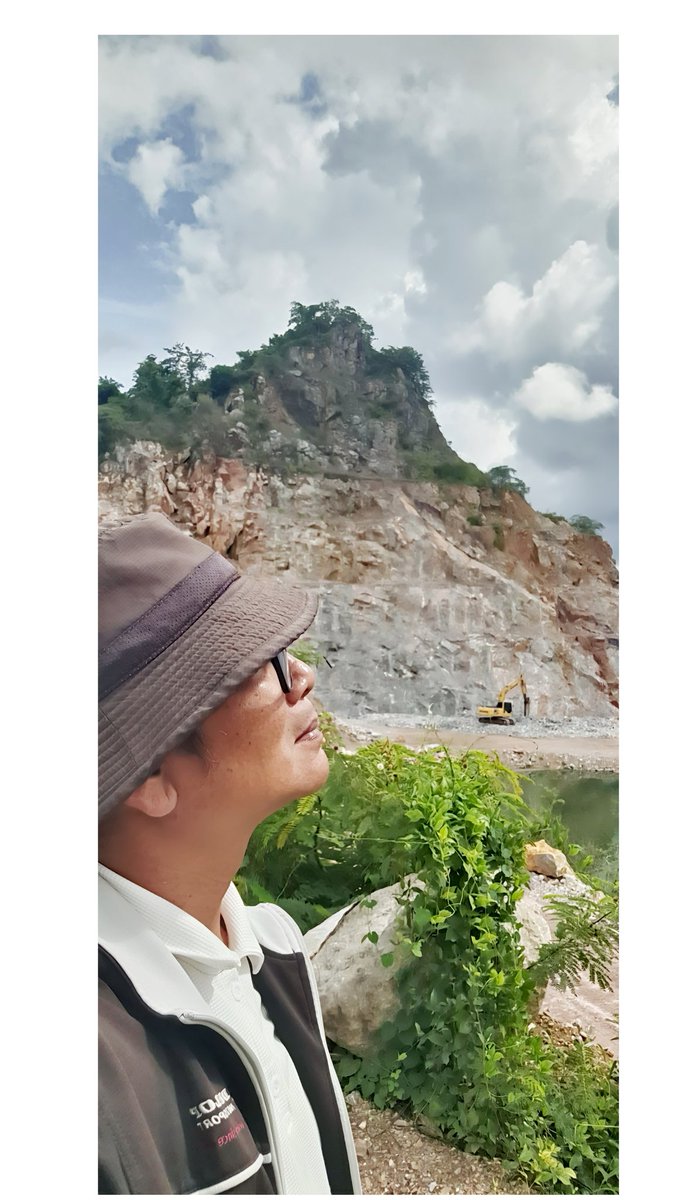 ในโลกนี้มีเรื่องราวมากมาย
อยู่รอบกายให้เราต้องค้นหา
มีทั้งดีและร้ายทุกเวลา
จงนำพา...แต่ถูกต้องตรองไว้เลย😊✌️💕
#กวีอ้อนใจ
สวัสดีชาวโลก🤣💕
#มองอะไร
#แซยิดรำพึง