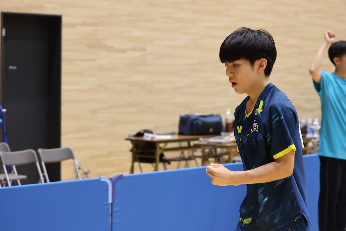 第94回全国高等学校選手権大会（インターハイ)
男子シングルス2回戦

齋藤俊太朗（明徳義塾） 3-2 石原颯海（実践学園）

第一シードの齋藤俊太朗（明徳義塾）がフルゲーム8本で逃げ切り3回戦へ！