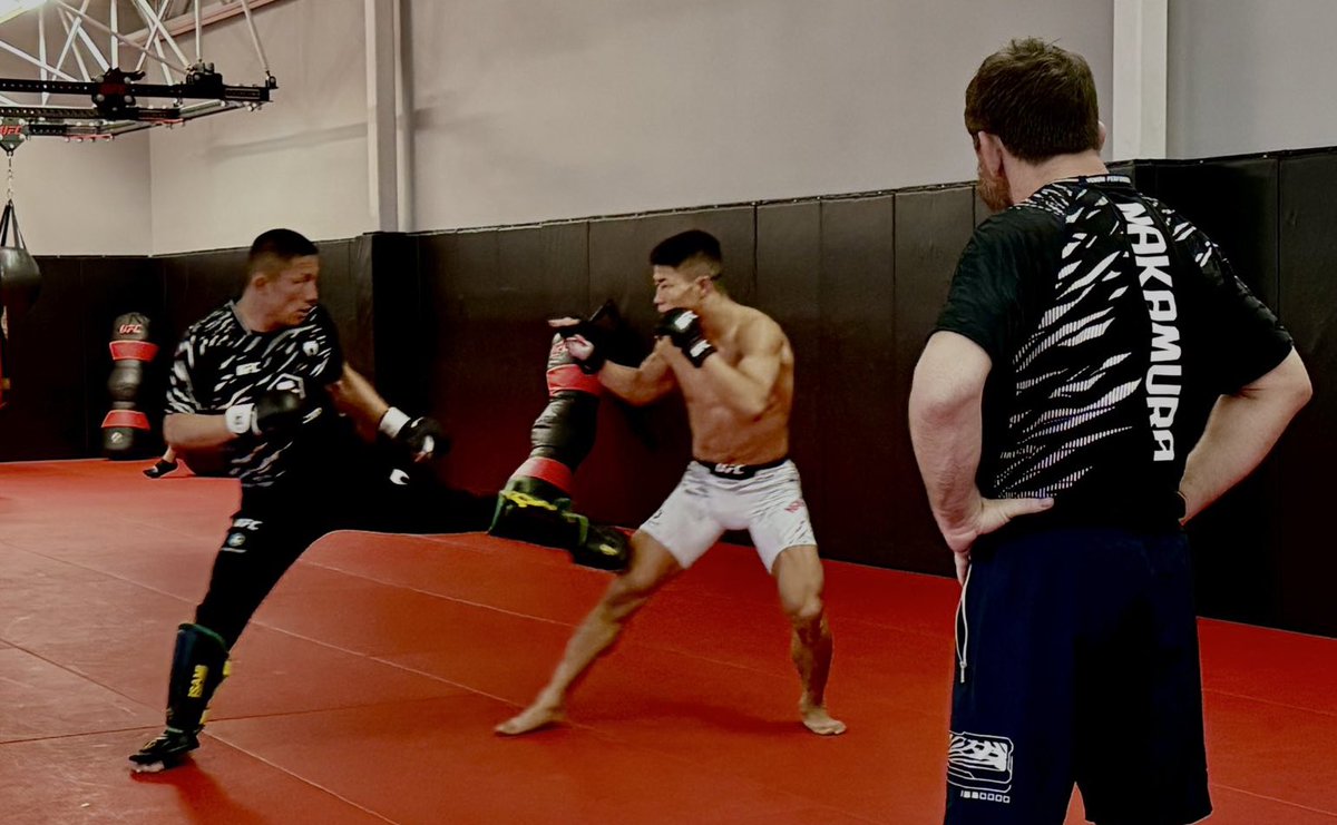 堀口がUFCのウェア着て動いてるの新鮮すぎる

はやく試合見てえよ