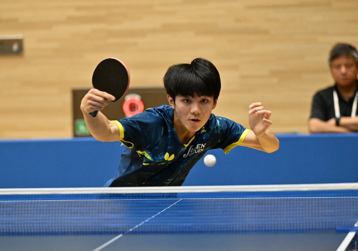 #下関インターハイ

▼男子シングルス2回戦
齋藤俊太朗（明徳義塾）　3-2　石原颯海（実践学園）

前回準優勝で第1シードの齋藤は石原の思い切りのよいチキータに手を焼きゲームオールとされましたが、パワープレーに持ち込んで振り切りました。

#卓球レポート #卓球