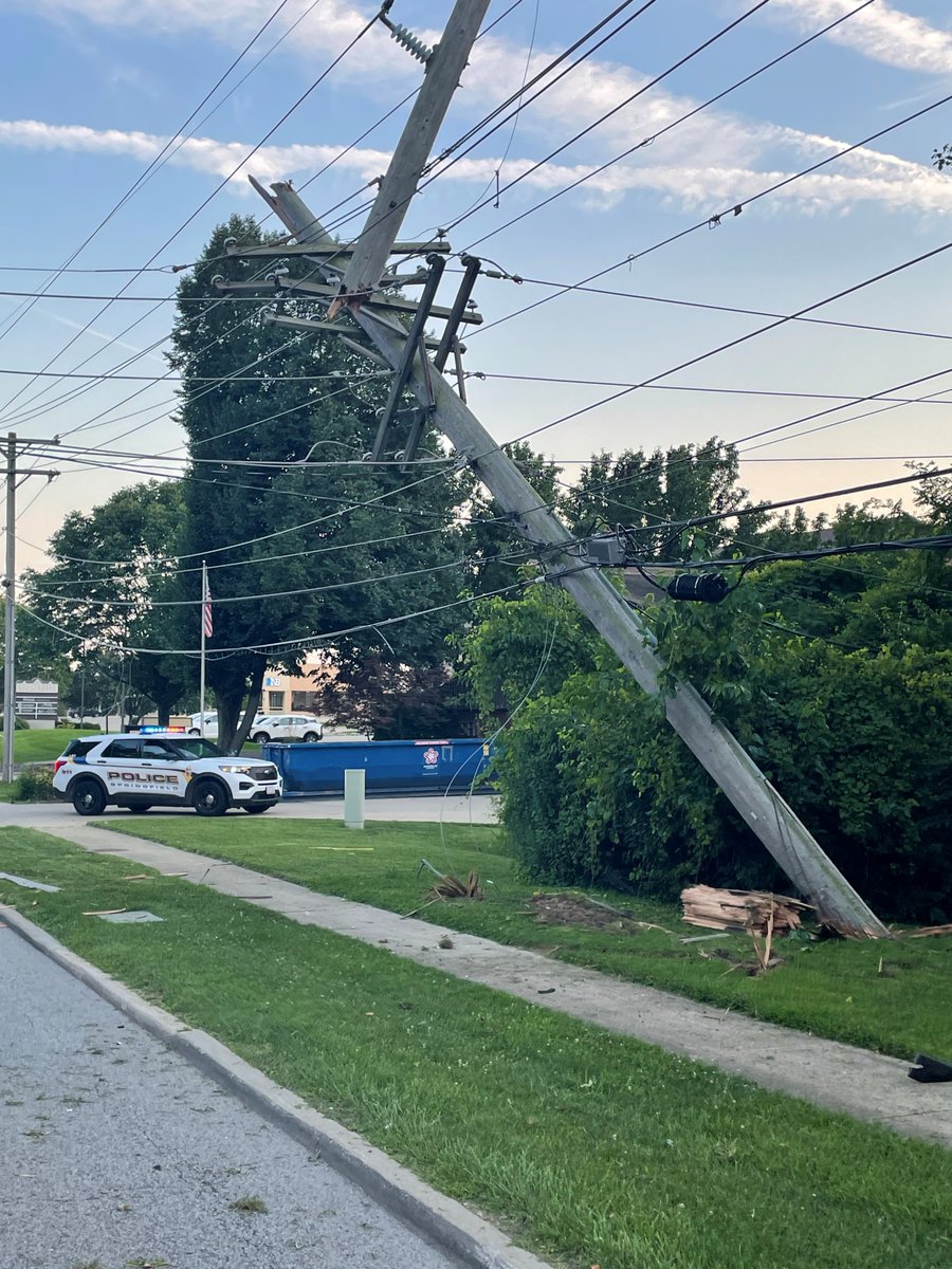Crews are responding to an outage caused by a two-car crash at Chatham and Brentwood near the Fire Station #9 impacting a large number of customers.   outagemap.cwlp.com
