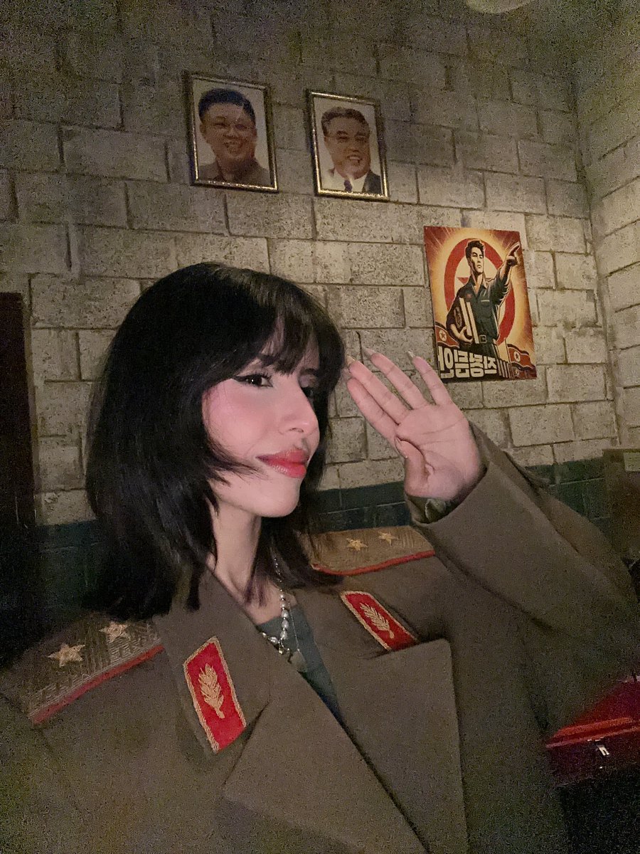 بضيافه كيم جونق اون لاخلا ولا عدم 🤍