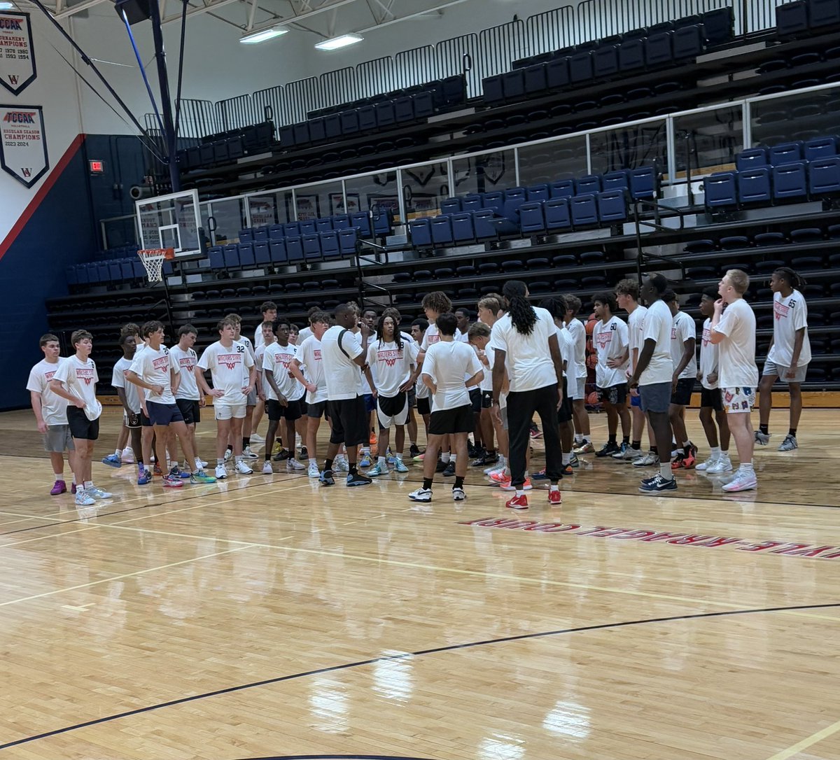 Summer is officially over as we just finished our Walters State Elite Camp today. Very appreciative of all the prospects that attended. Our camp was filled with some of the top hoopers in the state. 

Looking forward to recruiting guys during their HS season. 

🔵🔴🤘🏽#WaltersUp