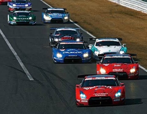 #SUPERGT
2008年のGT500覚えてる？
23号車が開幕２連勝

GTA「お前ら速すぎるから80kgのハンデ追加な」
日産「は？」
GTA「それからホンダ、お前らも昨年アホみたいに速かったから50kg追加な」
ホンダ「は？」

2025年
GTA「速い車を作れないお前らが悪い。平等だ」
N＆H「何やってんだお前ぇ!!!」