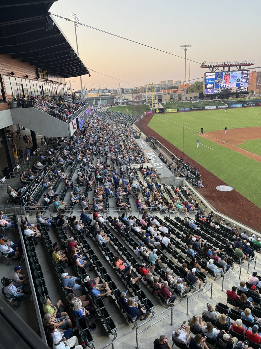 Monarchs fans representing in strong fashion tonight! #RollNarchs