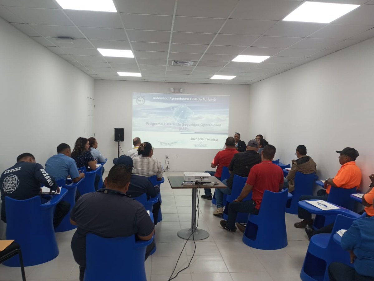 Personal de la Autoridad Aeronáutica Civil (AAC) se trasladó a Penonomé, provincia de Coclé, para llevar a cabo una jornada de divulgación sobre la nueva Política Estatal de Seguridad Operacional de la Aviación Civil de la República de Panamá.