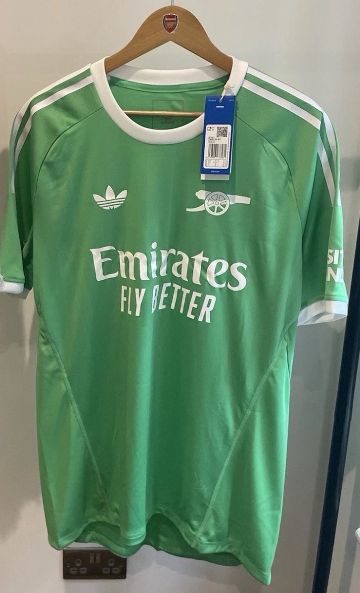 Exclusive!🚨

Arsenals new goalkeeper colours and kits!