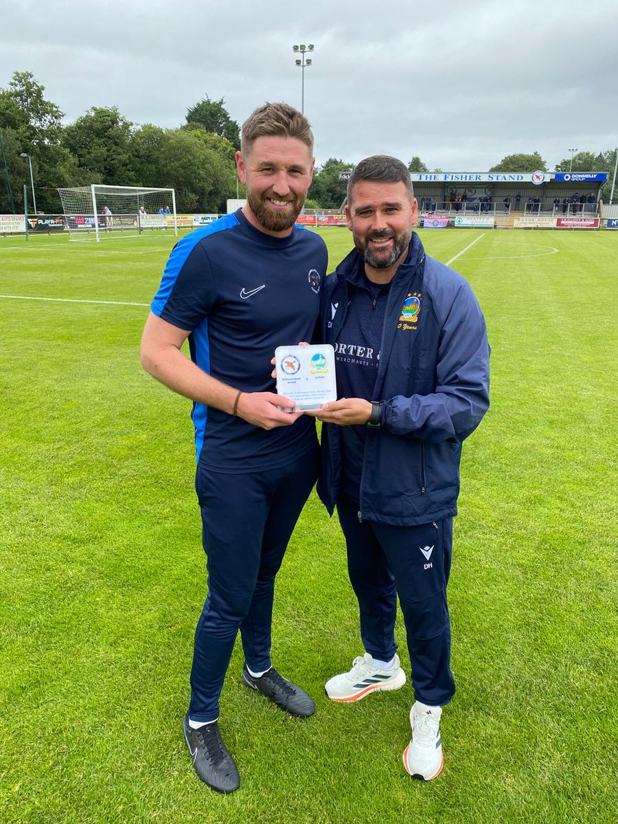 Two legends - Mark Stafford presents David Healy with a momento of today's match.
Thanks to Linfield Football Club (Official) for coming to play at Ferney today.
Best wish in the UEFA Conference League match on Thursday