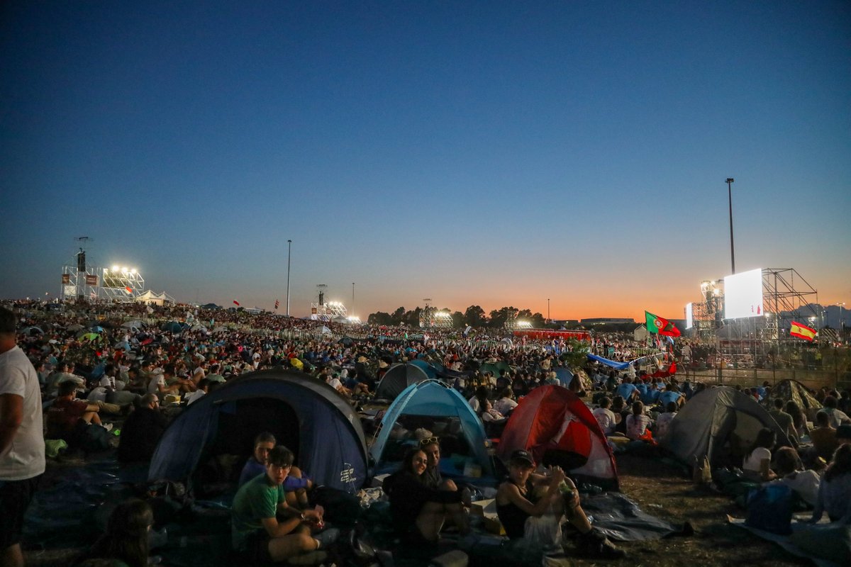 DPCgov's tweet photo. Un milione di ragazze e ragazzi attesi da 146 Paese del mondo per il Giubileo dei Giovani. Un'organizzazione da record e complessa. Eppure di questa lunga giornata ci ricorderemo i sorrisi e la voglia di prendersi cura degli altri. Tutti insieme, come sempre! https://t.co/lrnYsblMIw