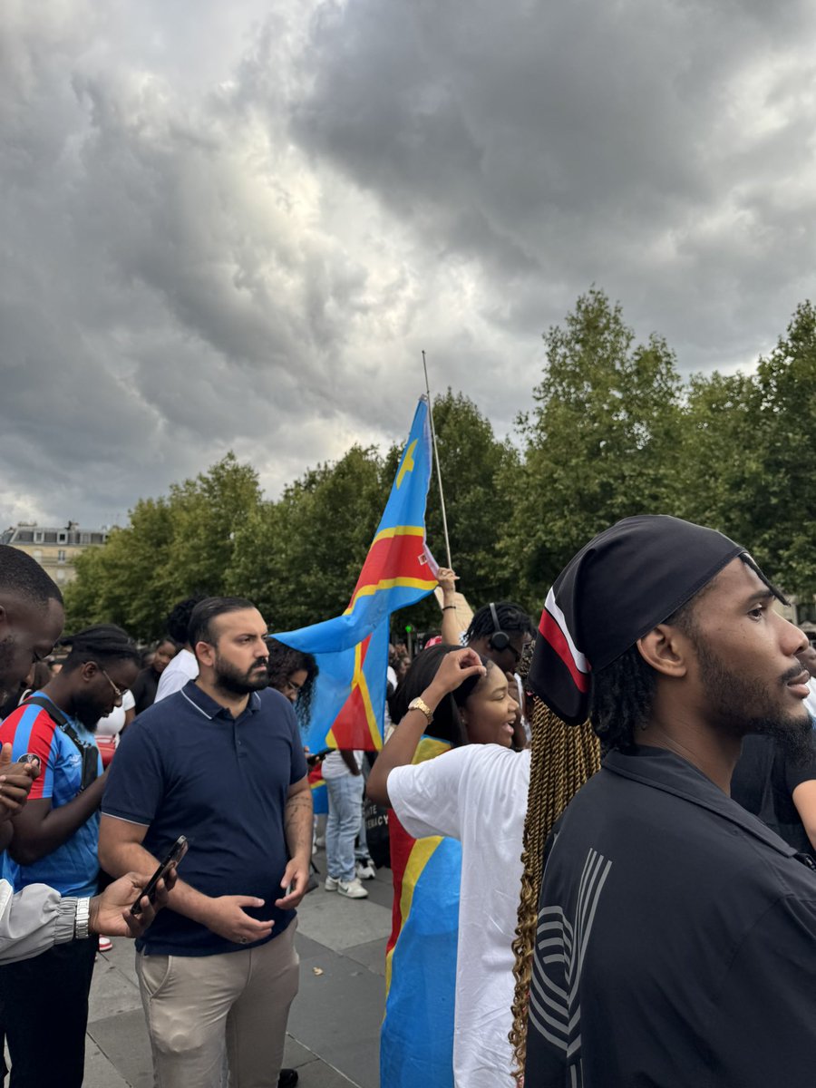 BilongoCarlos's tweet photo. Rassemblement de Paris pour commémorer le #genocost en République Démocratique du Congo 🇨🇩
Des millions de morts pour des matières premières nous demandons la Paix, la Justice et la Réparation.
#02aout #genocost https://t.co/SZsK5BuueL