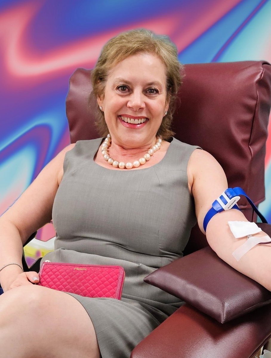 Elizabeth Naumovski, CM | Fin Lit/Female Advocate (@enaumovski) on Twitter photo What did you do on your lunch yesterday?
I helped save a stranger's life.
Safe long weekend, everyone.
Help your community and donate blood today.
<a href="/CanadasLifeline/">Canadian Blood Services</a>
#donateblood What did you do on your lunch yesterday?
I helped save a stranger's life.
Safe long weekend, everyone.
Help your community and donate blood today.
<a href="/CanadasLifeline/">Canadian Blood Services</a>
#donateblood