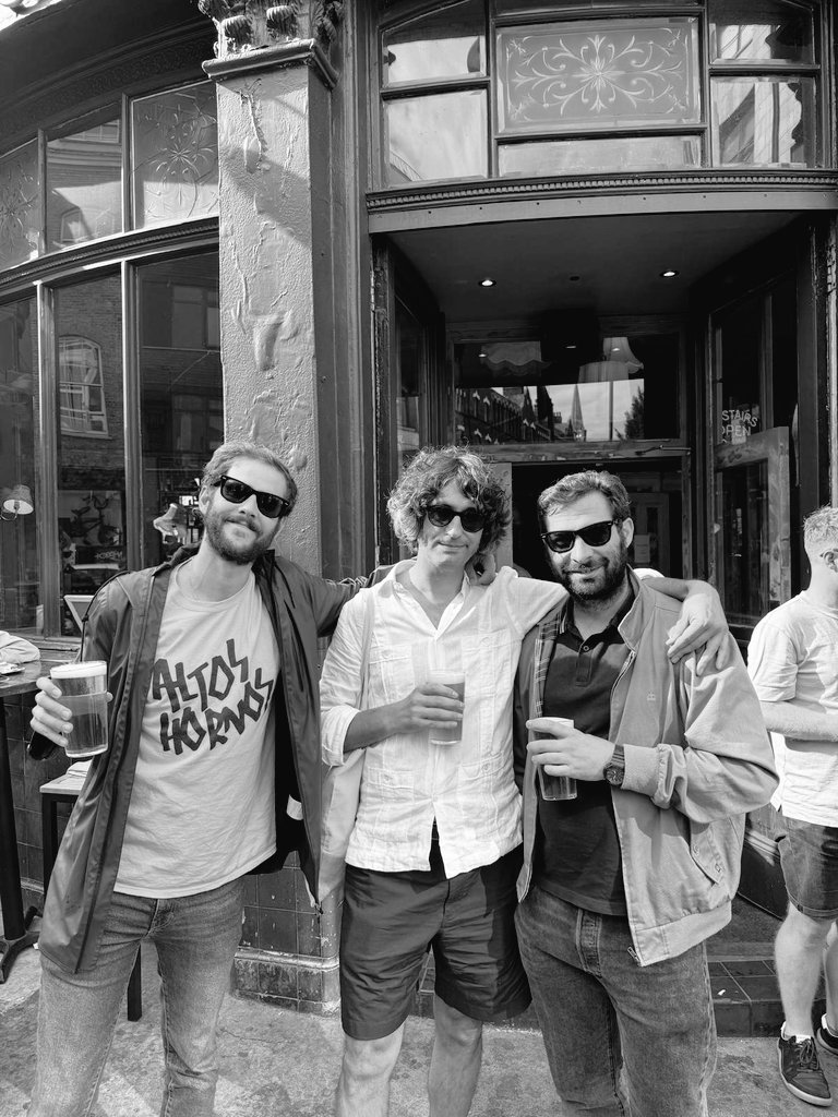 Hasta que <a href="/altisimoshornos/">altos hornos</a> no toque en Wembley, nos conformaremos con ver a Oasis.