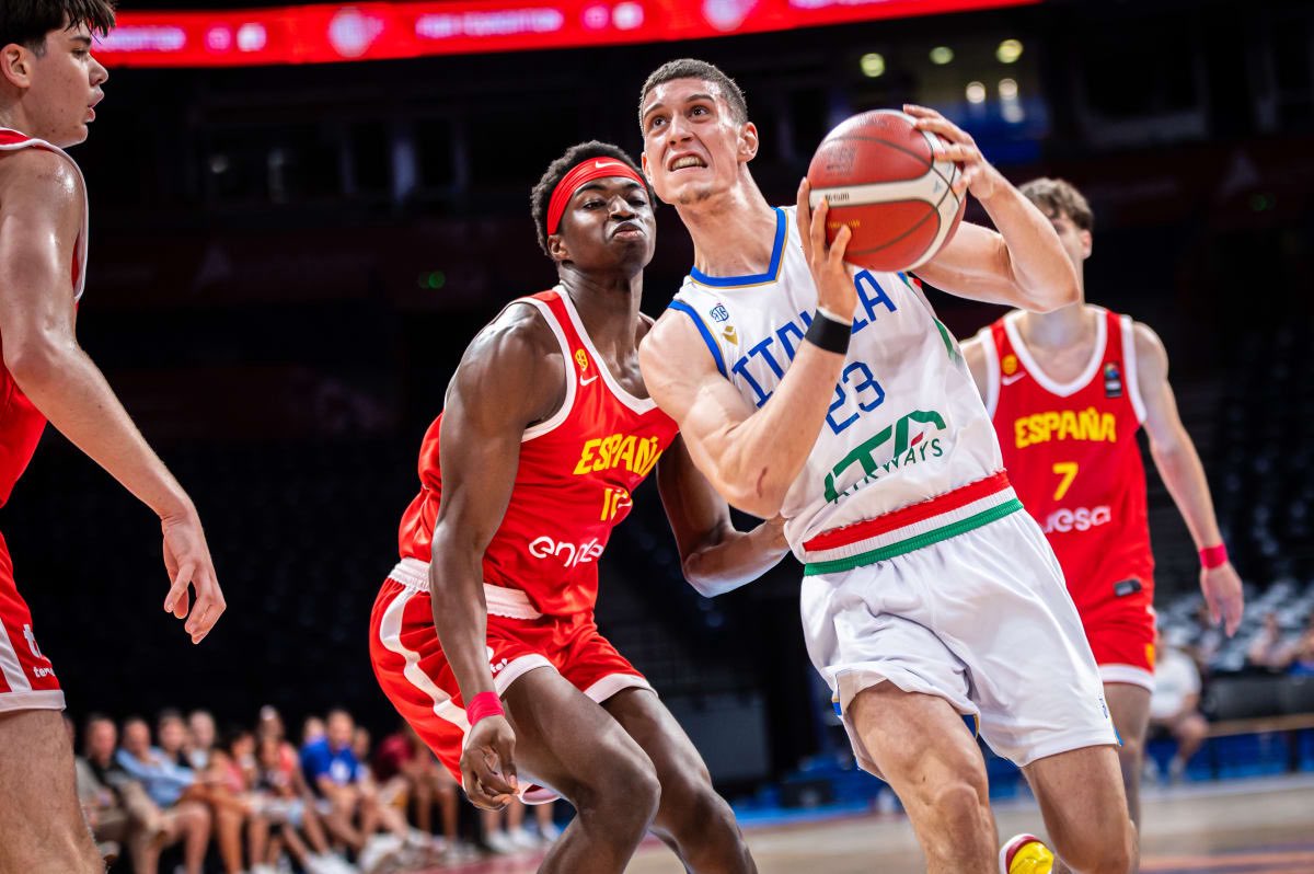 Olimpia Milano (@olimpiami1936) on Twitter photo Si è fermata nei quarti di finale (62-84) contro la Spagna la fantastica galoppata dell’U18 di <a href="/Italbasket/">Italbasket</a> agli Europei di Belgrado. Alla fine le tante assenze inclusa quella de nostro Gigi Suigo si sono fatte sentire. Domani in campo contro la Lettonia per il bronzo
#insieme Si è fermata nei quarti di finale (62-84) contro la Spagna la fantastica galoppata dell’U18 di <a href="/Italbasket/">Italbasket</a> agli Europei di Belgrado. Alla fine le tante assenze inclusa quella de nostro Gigi Suigo si sono fatte sentire. Domani in campo contro la Lettonia per il bronzo
#insieme