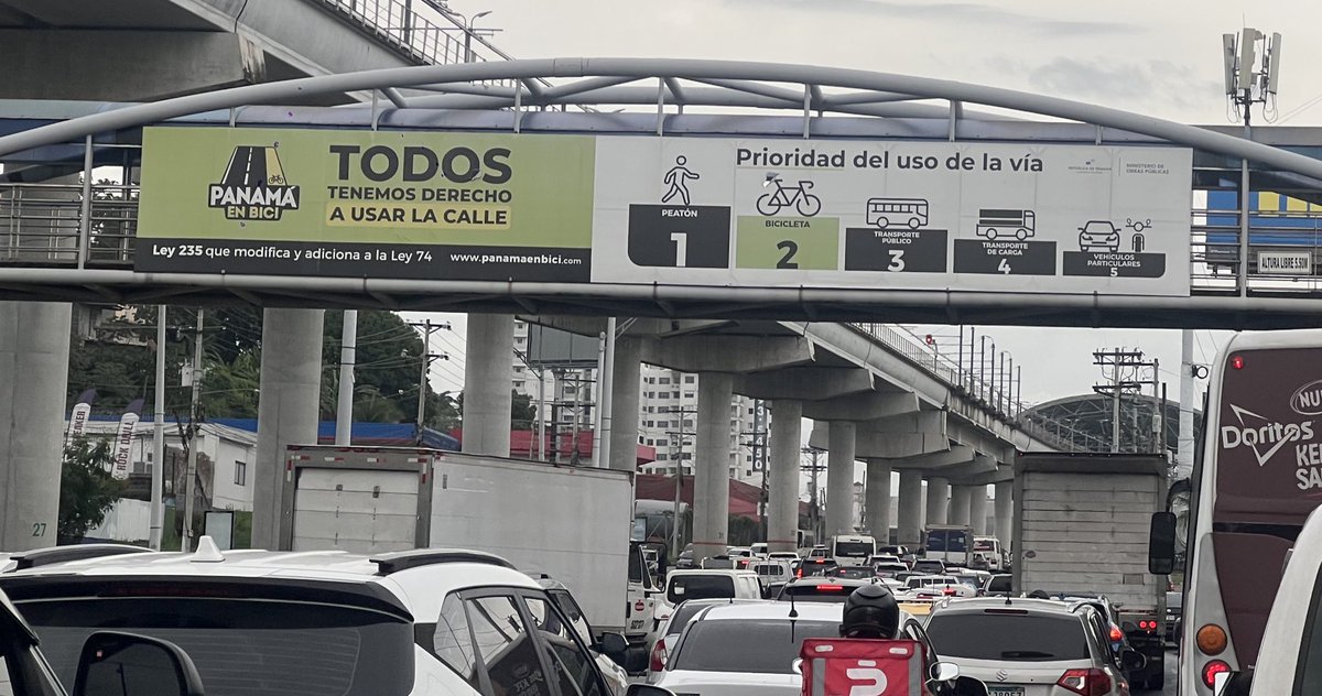 Para las personas que les gusta gritar que la calle está hecha para los carros, aprendan carajo.