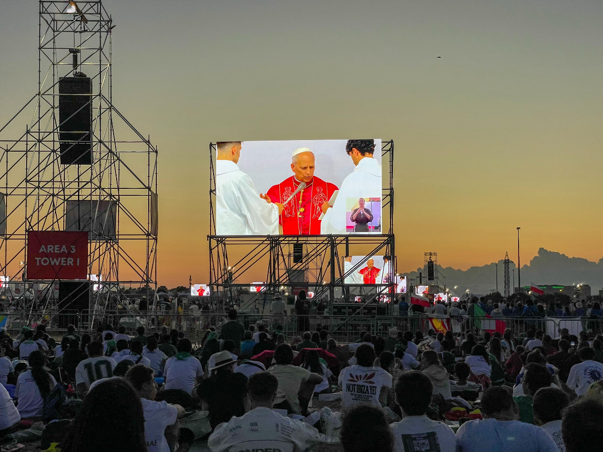 Educación Jesuitas (@educsi) on Twitter photo “Estudien, trabajen y amen siguiendo el ejemplo de Jesús, el buen Maestro que siempre camina a nuestro lado” - León XIV
Cientos de miles de jóvenes reunidos en Tor Vergata para la Vigilia de Oración con el Papa.
@jesuitasesp | <a href="/magis_es/">MAG+S | comunidad ignaciana</a> | #EnCompañíadeJesús | #Jubileo2025 “Estudien, trabajen y amen siguiendo el ejemplo de Jesús, el buen Maestro que siempre camina a nuestro lado” - León XIV
Cientos de miles de jóvenes reunidos en Tor Vergata para la Vigilia de Oración con el Papa.
@jesuitasesp | <a href="/magis_es/">MAG+S | comunidad ignaciana</a> | #EnCompañíadeJesús | #Jubileo2025
