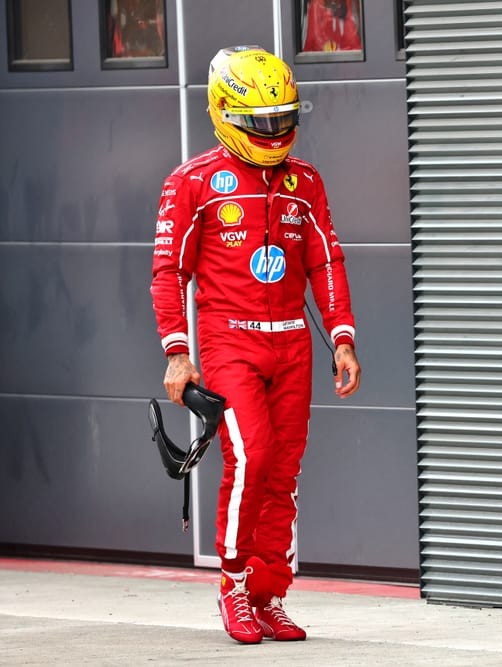 Los episodios de depresión de <a href="/LewisHamilton/">Lewis Hamilton</a> crecen en intensidad y hoy en Hungría se autoflagela por su resultado en la calificación para el GP.
Esto por supuesto viene desde que le robaron su octavo título en Abu Dhabi.
"Esto ha sido manipulado", dijo entonces y así fue.