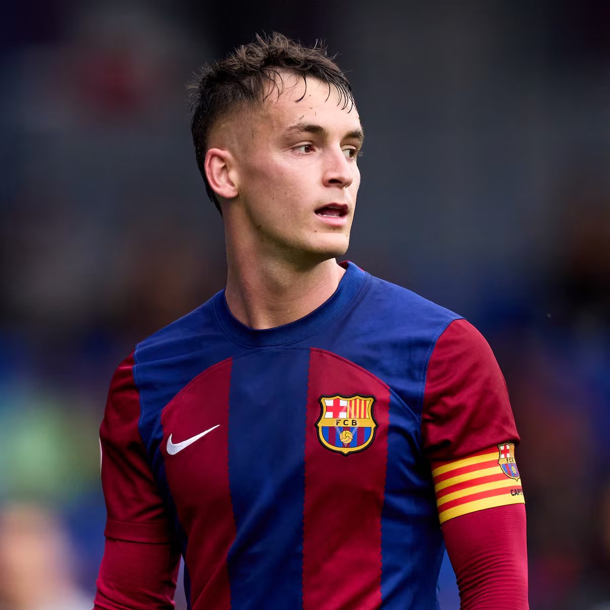 Este es [Marc Casadó] #LibretaDeGus

Marc Casadó ha aparecido en escena por una cuestión económica, pero su fútbol habla de otra cosa. Acompáñame a recordar quién es Marc y por qué es valioso para el Barça.

Dentro Hilo 🧵