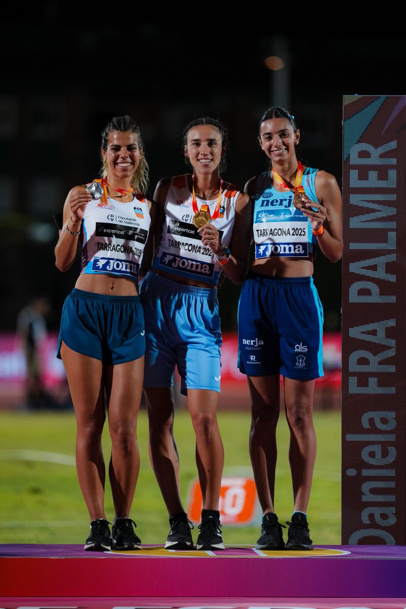 atletismoRFEA's tweet image. Podio 400 m vallas 🚺 #CEatletismo

🥇 @daniela_f_p_ 54.69  MP (Líder 🇪🇸 del año)
🥈 @Carlita_g7 56.64
🥉 Laura Aguilera 57.72

ENHORABUENA 👏👏👏

📺 @rtveplay @teledeporte
📺Multiview/Concursos bit.ly/45cM0td
📊 bit.ly/3Jdlit9
📸bit.ly/479lDHida
