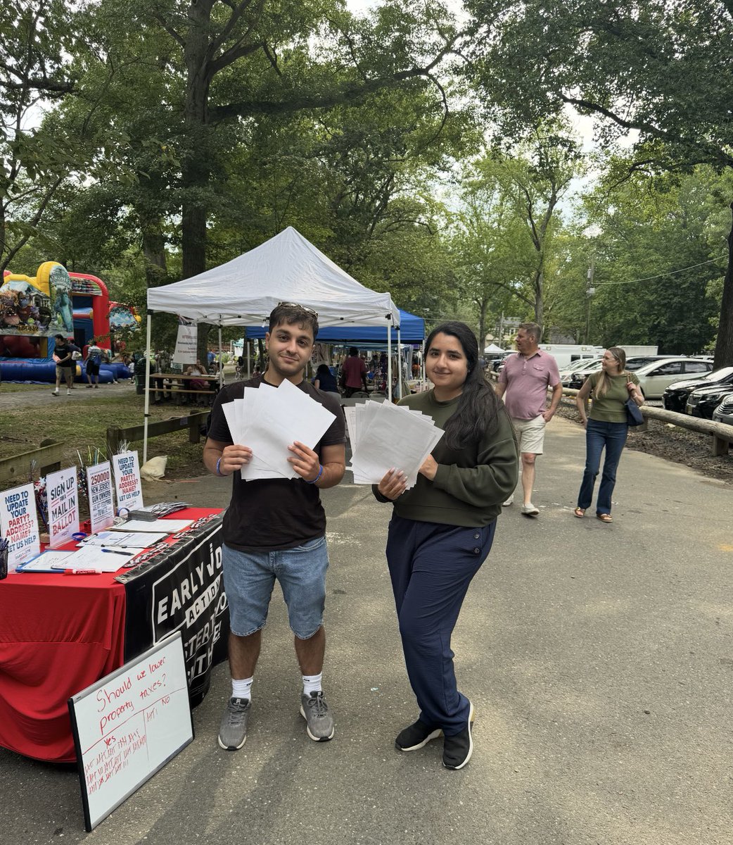 Sara Razi (@liberty_raz76) on Twitter photo 10+ 🔴 registrations at Olde Freehold Day. Freehold Boro is one step closer to flipping red!
Thank you to our two volunteers for helping out as well!!
<a href="/ScottPresler/">ThePersistence</a> <a href="/EarlyVoteAction/">Scott Presler's Early Vote Action</a> <a href="/MichaelCasey_/">Michael Casey</a> <a href="/RaffiKinNJ/">Raffi K</a> 10+ 🔴 registrations at Olde Freehold Day. Freehold Boro is one step closer to flipping red!
Thank you to our two volunteers for helping out as well!!
<a href="/ScottPresler/">ThePersistence</a> <a href="/EarlyVoteAction/">Scott Presler's Early Vote Action</a> <a href="/MichaelCasey_/">Michael Casey</a> <a href="/RaffiKinNJ/">Raffi K</a>