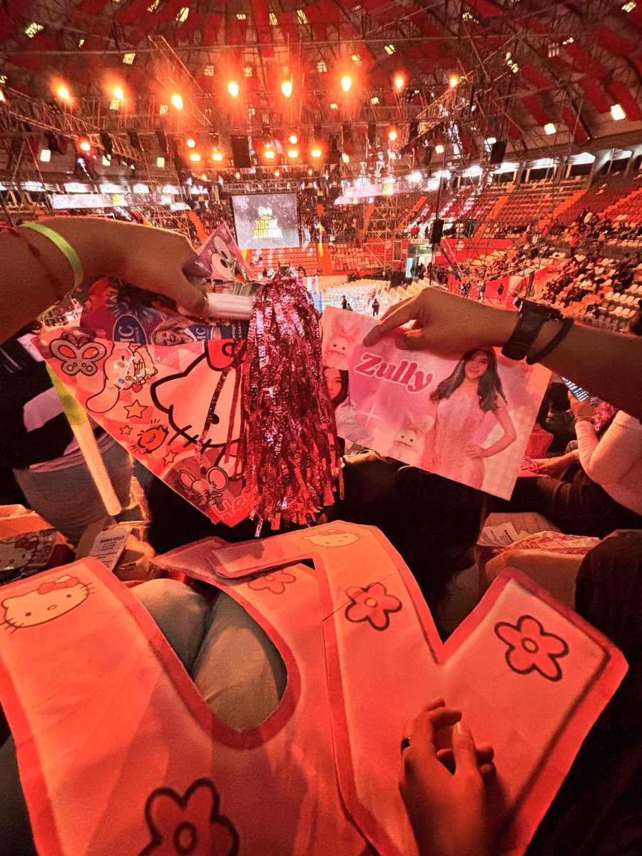 aswfg_'s tweet image. LA COMUNIDAD DE ZULLY ES LA MAS LINDA Y LA MAS ORGANIZADA, NO ACEPTO CONTRADICCIONES. 

#teamzully 
#lanocheesdezully 
#LaNocheDorada