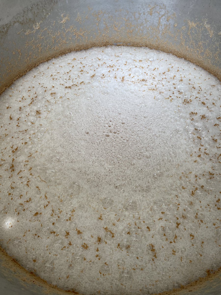 Ayer me invitaron a conocer la sidrería donde se hace Robin Hood, la única que tiene maceración con lúpulo y la neta esta deliciosa! La encuentran en Chedrahui, vale la pena conocerla!! Saludos y gracias x la invitación!!!