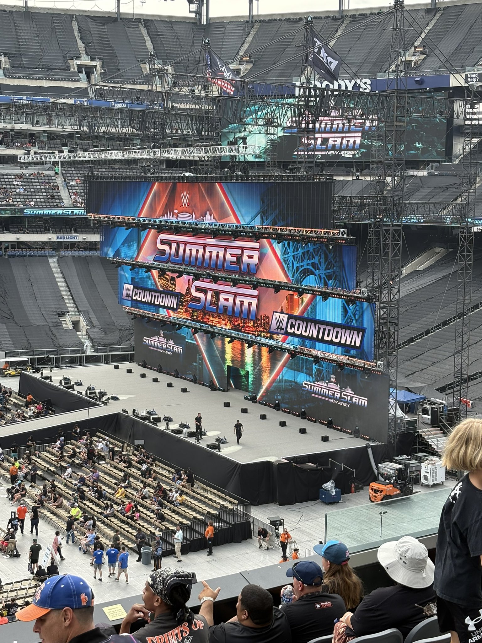 3 pic. LETS GOOOOOO!! #Summerslam #WWE https://t.co/FhME2dxRjt