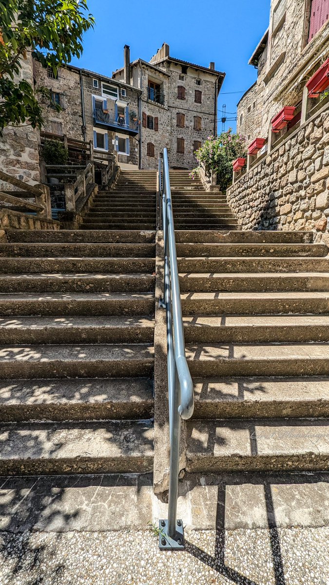 Vers le haut
Étape
Par étape...
.