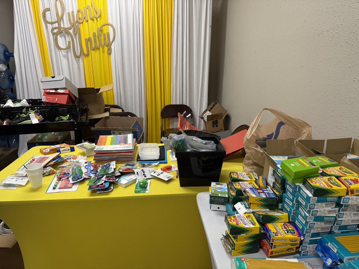 DWGEducateServe's tweet image. 🎒 #DataDivaDoc is serving with purpose—stuffing backpacks to support students this school year! 💼✏️
We believe in giving back and driving real impact in schools and communities.

Learn more 👉 dwgeducateserve.com/driving-impact
#GiveBackToCommunity #DWGImpact