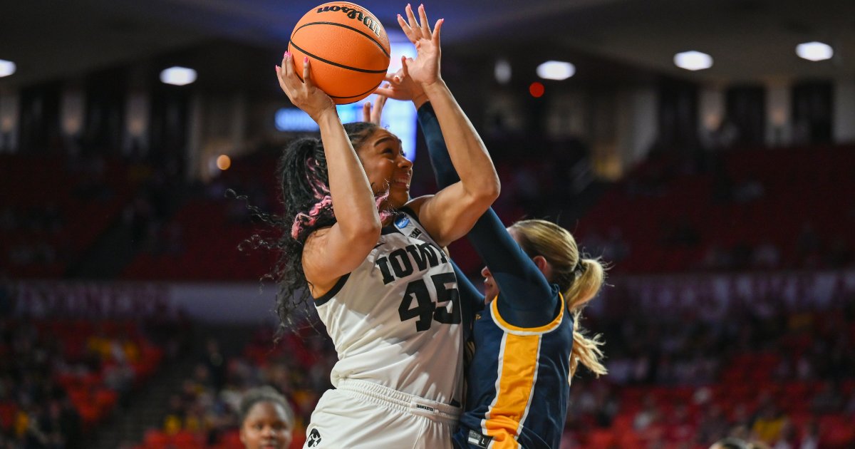 NEW: ESPN names Hannah Stuelke 'player with breakout potential'

- One of the biggest key players on the Hawkeyes roster heading into the season

"This season could be her most successful yet individually"

MORE🏀: on3.com/teams/iowa-haw…