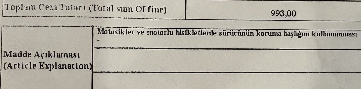 Çok az denebilecek 26.000K motorsiklet tecrübem oldu son 3 yılda. Bunun ancak 10 kilometresinde belki kask takmamışımdır. 

Bu cezayı yediğimde hava 43C idi ve kask zaten güneşte iyice ısınıyor, takması çok çileli bir durum. Uzun yoldan gelmiştim ve eve yaklaşınca durduğum bir