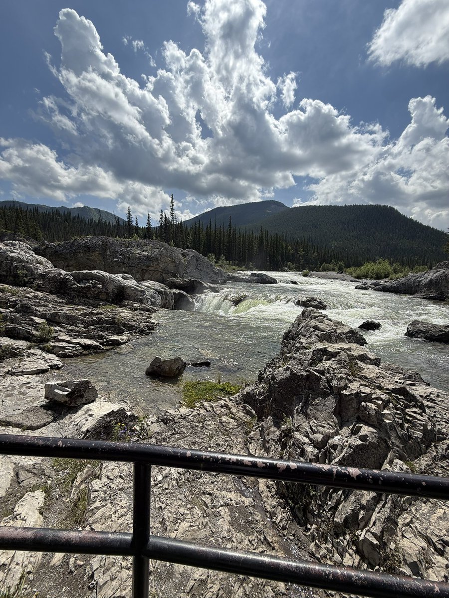 Finally touched some grass 

Nothing beats being in the mountains