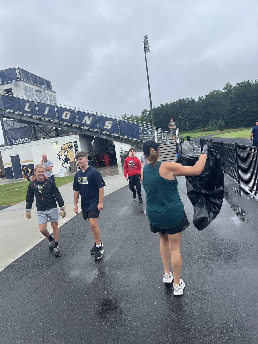 🏈 Football Work Day at Hawkins Field! 🏟️

Middle school and varsity football players, along with their families, came together today for a major cleanup and prep day at Hawkins Field! 💪🧹 From pressure washing to picking up trash to making sure every detail is game-day ready,