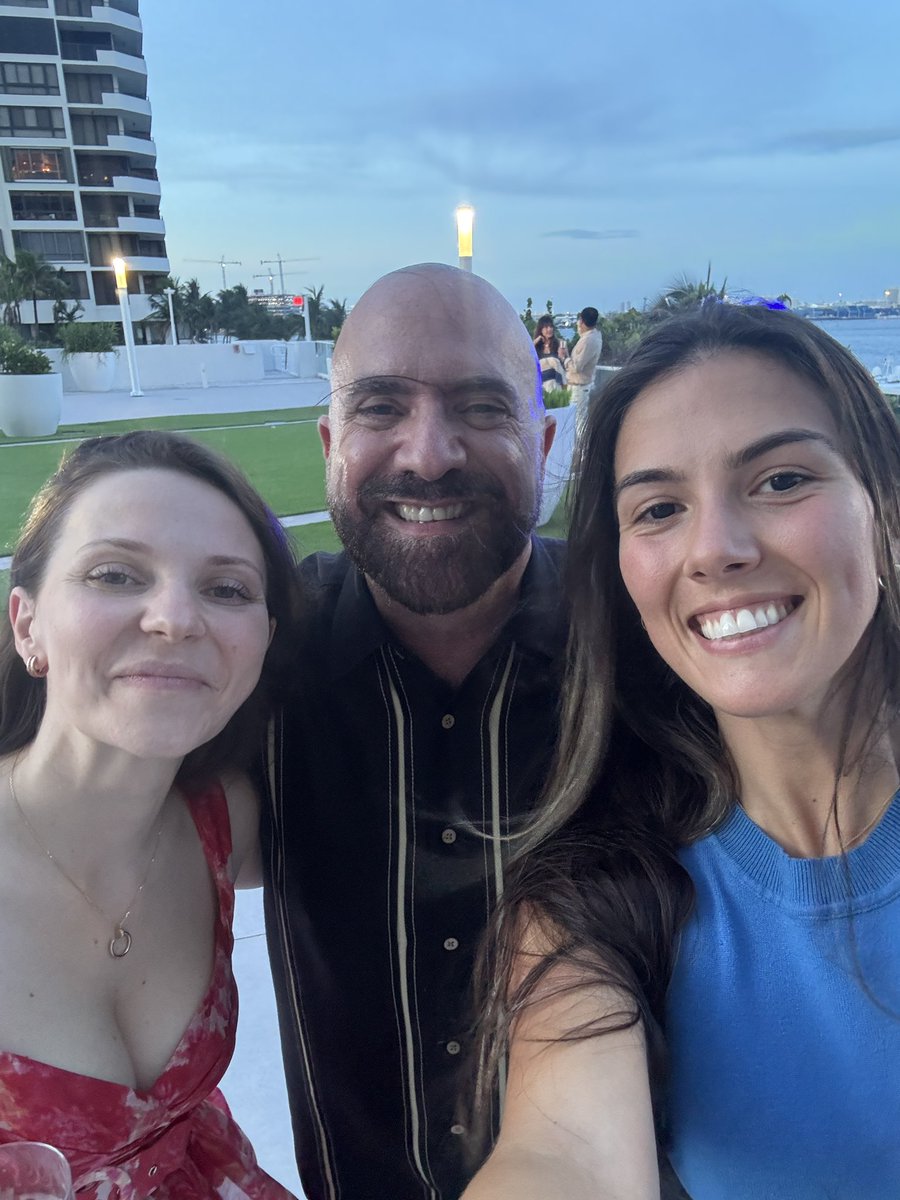 Damianpardo8's tweet image. We were glad to celebrate with residents at Isola on Brickell Key. So excited to see their new pool deck and beautiful open community spaces. Fantastic improvements! A big congratulations to all the residents and the Home Owner’s Association. #brickellkey #miami #cityofmiami