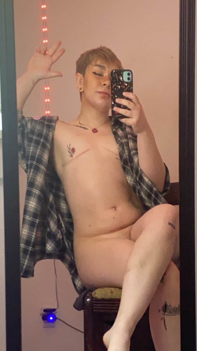 Oh nooo don’t lay at my feet like a sweet little puppy haha,,,,, unless 👀

#dyke #femboy
