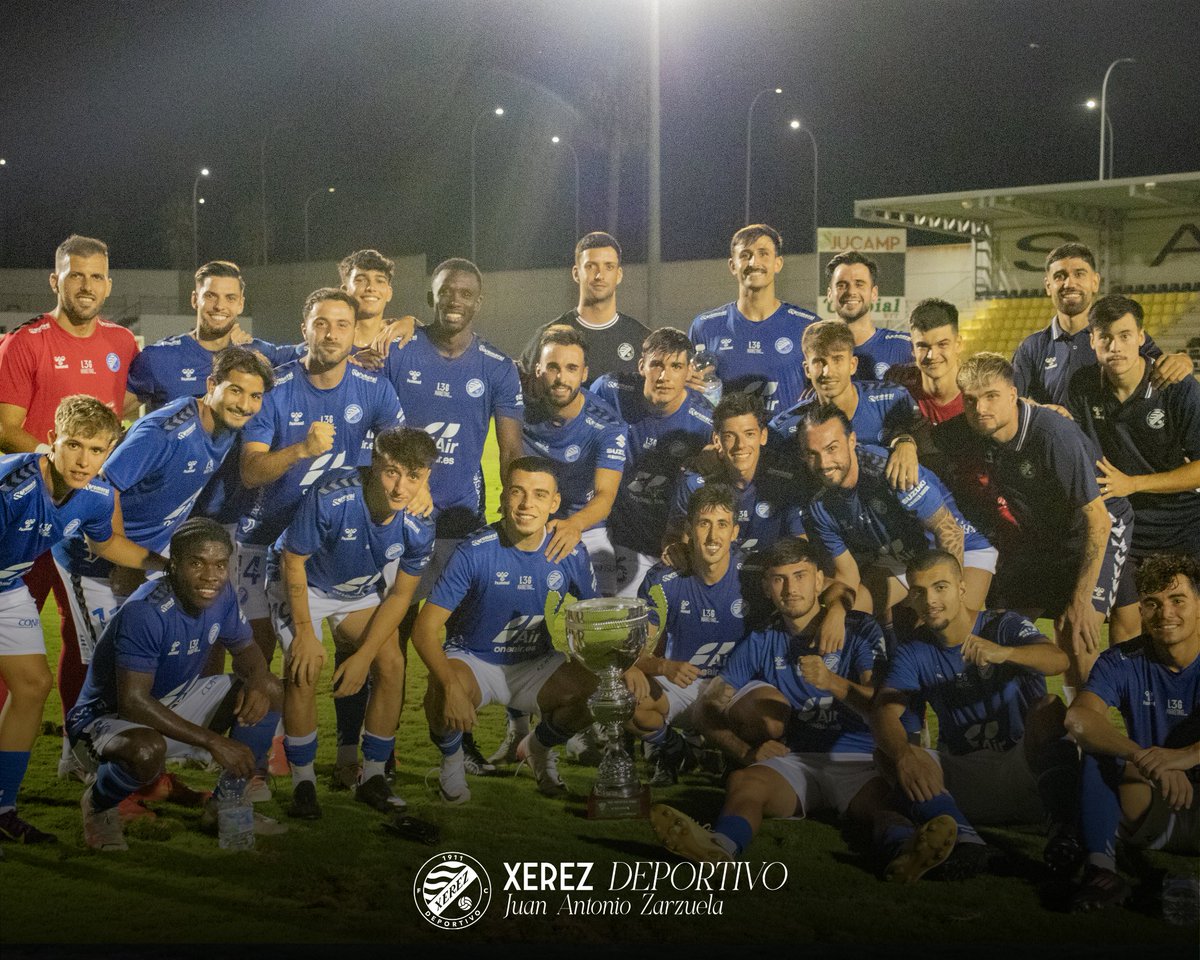 XerezDFC's tweet photo. ⚽️🏆 ¡Muchas gracias por el buen trato recibido y la acogida una vez más @SanRoqueLepe!

¡El #XerezDeportivo campeón del XXIX Trofeo de San Roque!

#ElXerezQueQuieresTú https://t.co/wm2SRakS2i
