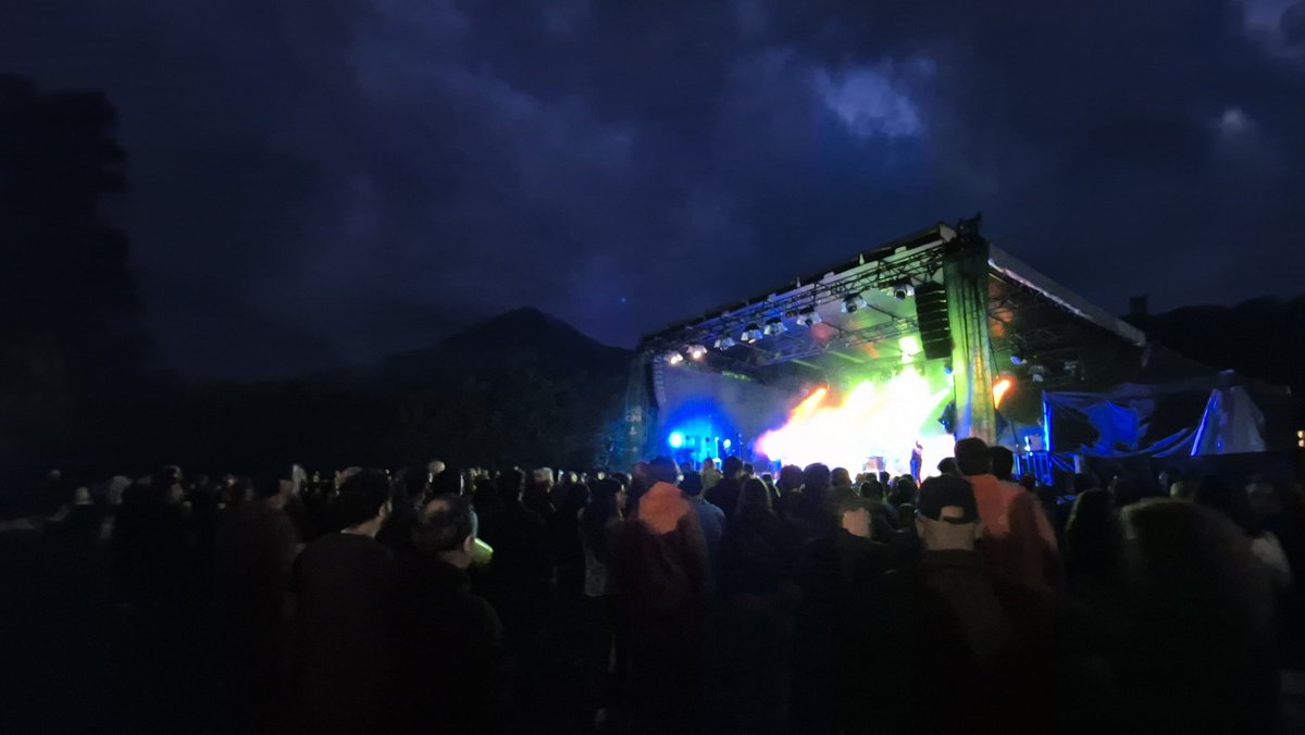 ajcamprodon's tweet photo. 🗞️🎼🎹🎤 El parc de la mare de la Font s'omple de música i llum en el marc del Microclima 😍🤗‼️
#microclima #valldecamprodon #estiuacamprodon https://t.co/kwPd3uvjYS