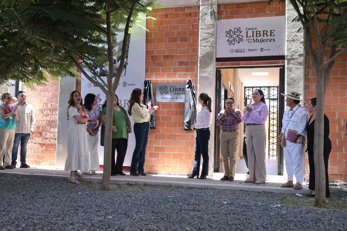 Gobierno de México (@gobiernomx) on Twitter photo En Silao, Guanajuato, la presidenta <a href="/Claudiashein/">Claudia Sheinbaum Pardo</a> inaugura el Centro Libre para las Mujeres. Estos espacios ofrecen asesoría jurídica y psicológica, fomentan la convivencia y el aprendizaje sobre los derechos de las mujeres para contribuir a una vida libre de violencia.
“Todo En Silao, Guanajuato, la presidenta <a href="/Claudiashein/">Claudia Sheinbaum Pardo</a> inaugura el Centro Libre para las Mujeres. Estos espacios ofrecen asesoría jurídica y psicológica, fomentan la convivencia y el aprendizaje sobre los derechos de las mujeres para contribuir a una vida libre de violencia.
“Todo